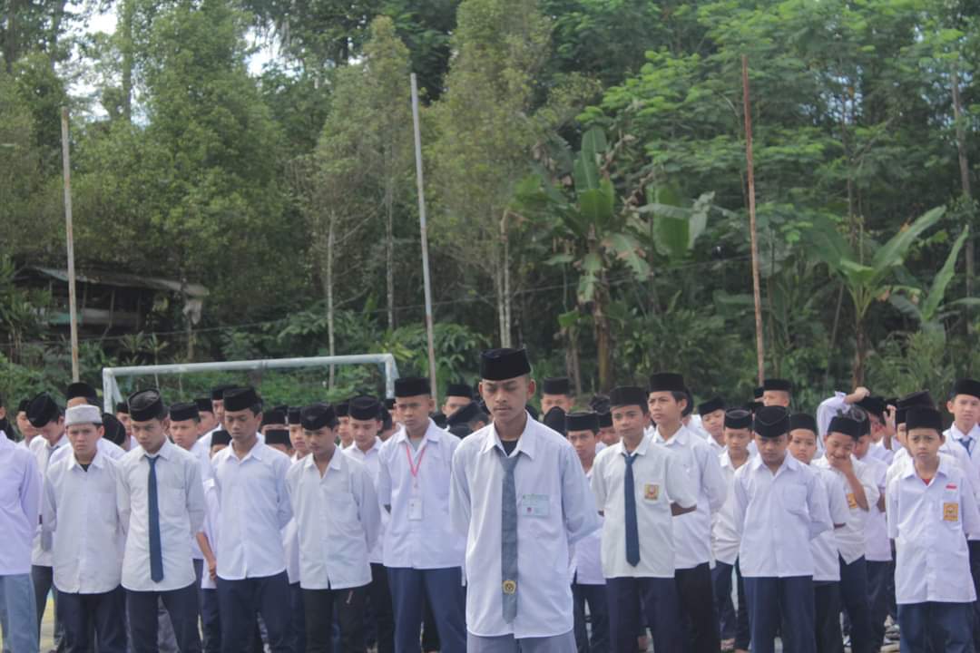 Upacara pembukaan penilaian akhir semester (PAS) Mts subanul yaum